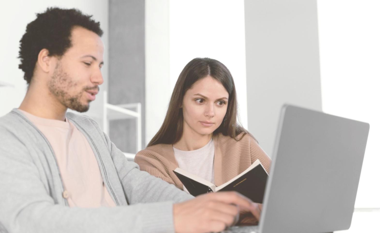 Professionelle Finanzberatung bei Privalto Monedis - Moderne Büroumgebung für persönliche Gespräche